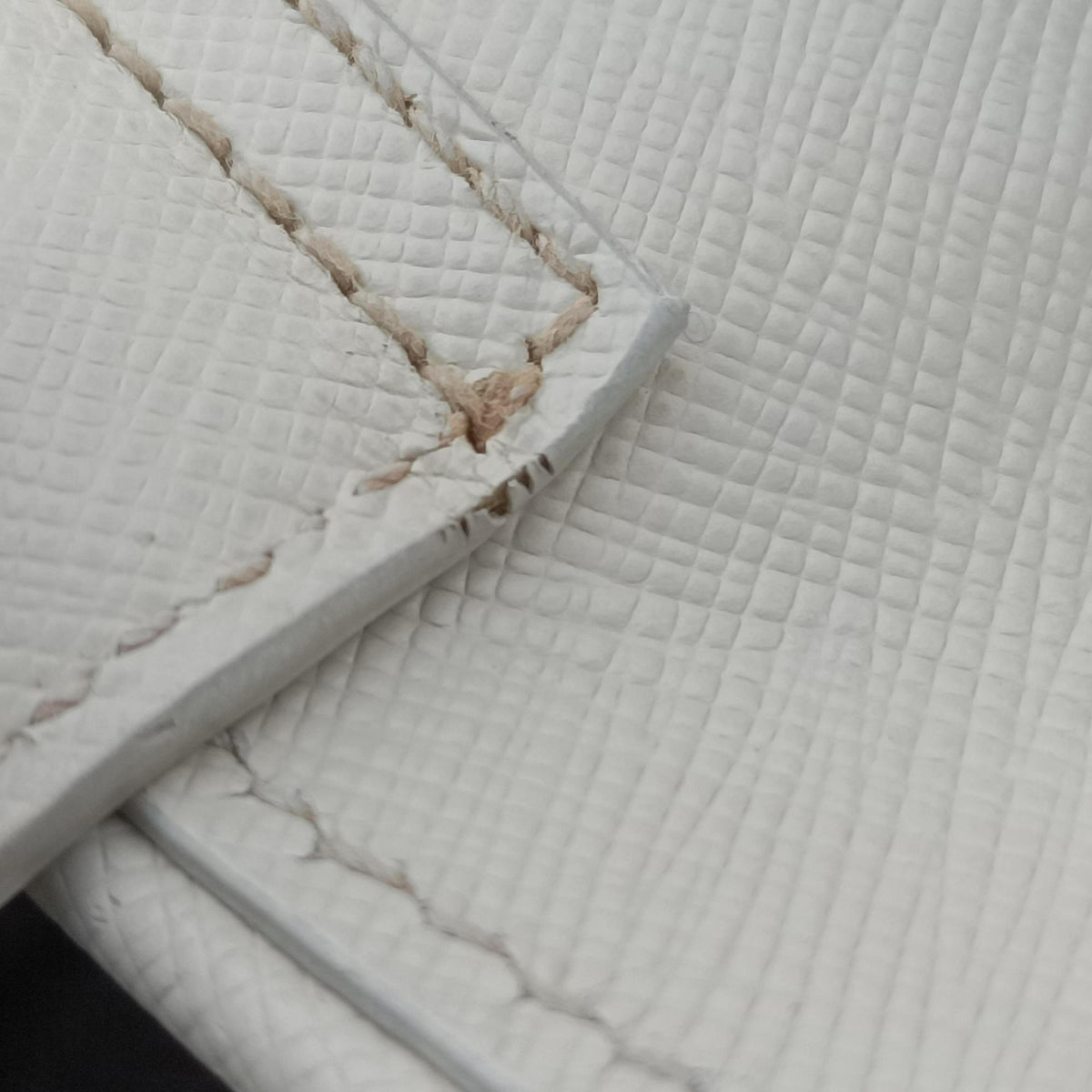Promenade White SAFFIANO Leather BN2558 7/R 165プロムナード ホワイト サフィアーノレザー BN2558 7/R 165