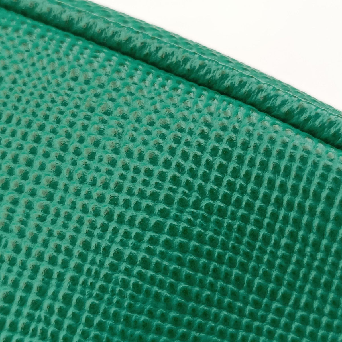 Triangle Logo Plate Green SAFFIANO Leather 2VH155 56 2トライアングル ロゴ プレート グリーン サフィアーノレザー 2VH155 56 2