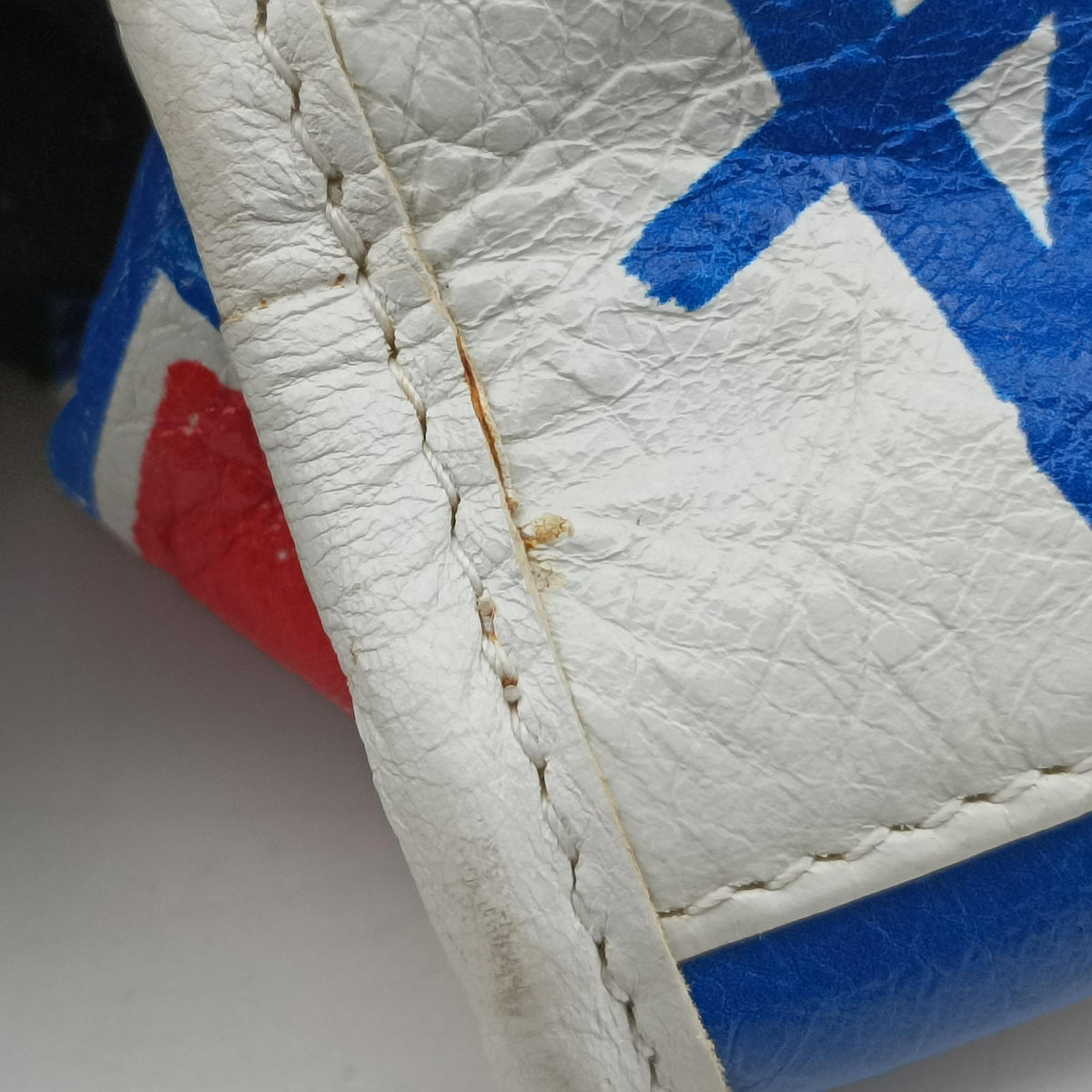 Classic Mini City Graffiti White×Multicolor Arena Lambskin 300295 300295.9060.Y.528147クラシック ミニ シティ グラフィティ ホワイト×マルチカラー アリーナ ラムスキン 300295 300295.9060.Y.528147