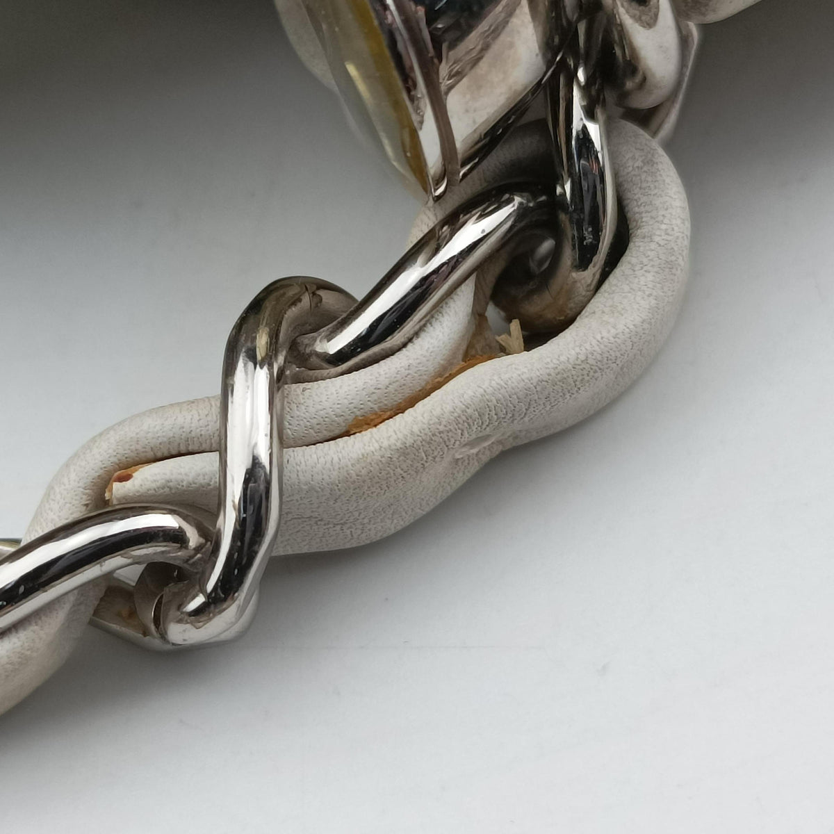Perforated Chain White Leather A34884 11377089パーフォレイテッド チェーン ホワイト レザー A34884 11377089
