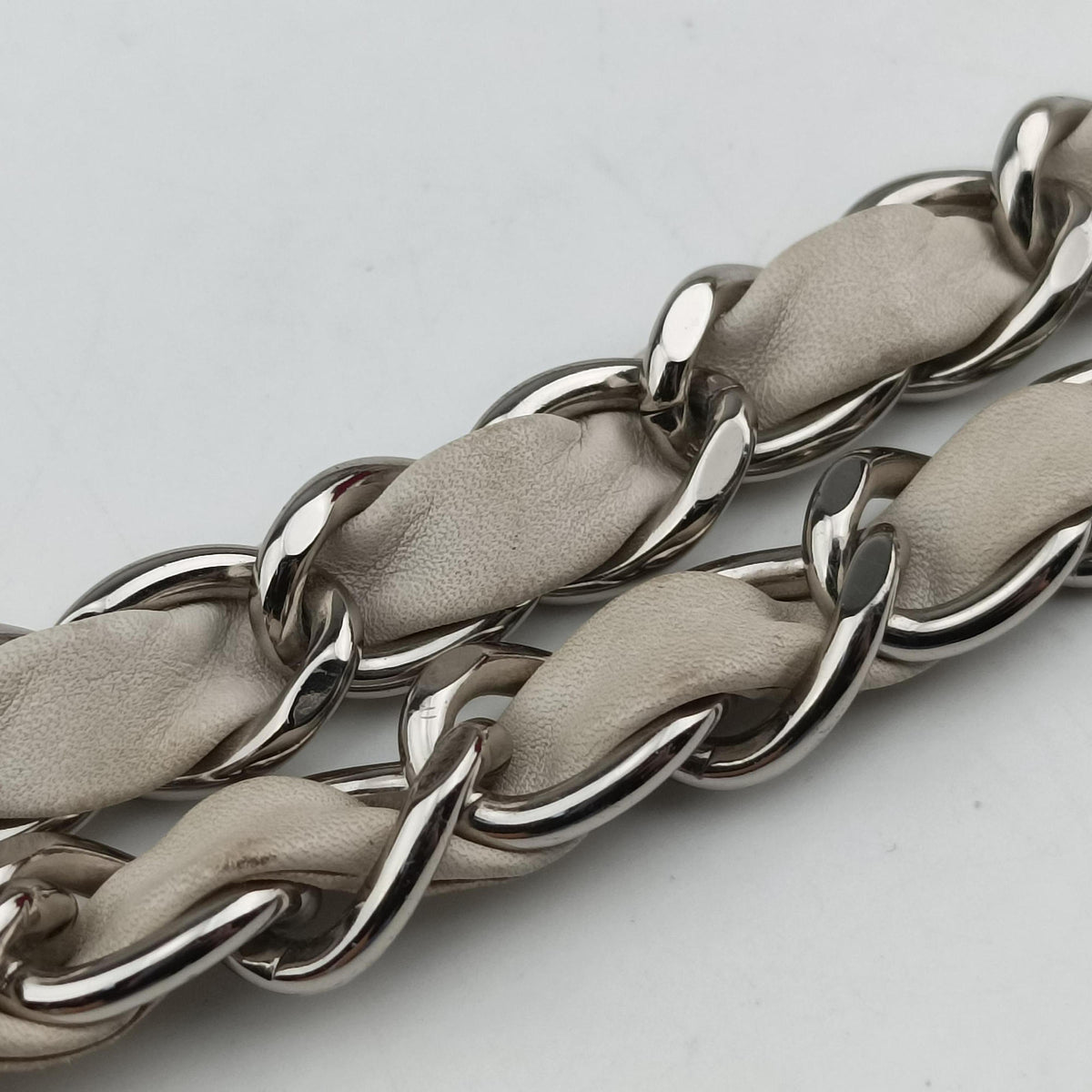 Perforated Chain White Leather A34884 11377089パーフォレイテッド チェーン ホワイト レザー A34884 11377089
