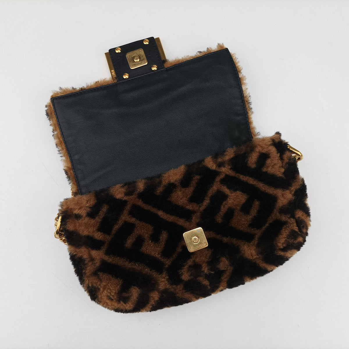 BAGUETTE Brown×Black fur 8BS017 8BS017-A8HP-218-10429バケット ブラウン×ブラック ファー 8BS017 8BS017-A8HP-218-10429