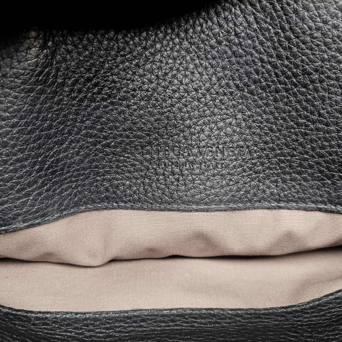 Intrecciato Navy lambskin B04062233Pイントレチャート ネイビー ラムスキン B04062233P