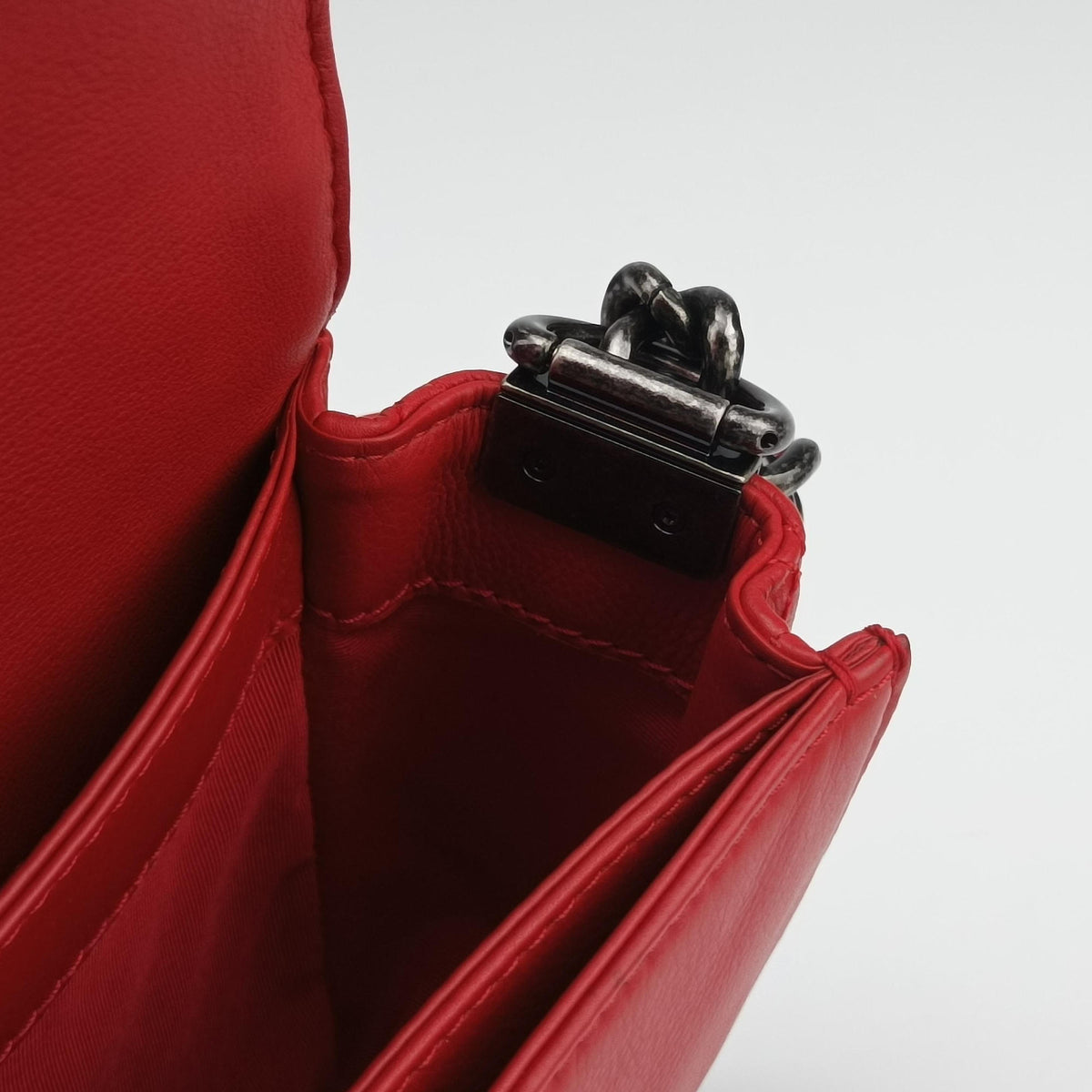 BOY CHANEL Red Leather A67948 18786584ボーイシャネル レッド レザー A67948 18786584