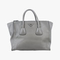 Glace Twin Pocket Tote Grey leather B2625M 14/Fグレース ツインポケットトート グレー レザー B2625M 14/F