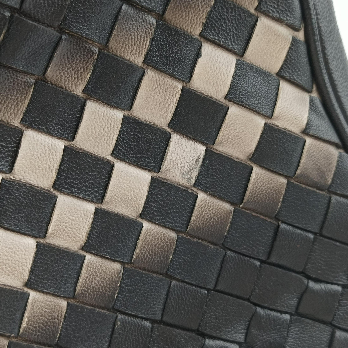 Intrecciato Black × Beige Lambskin B05041076Uイントレチャート ブラック × ベージュ ラムスキン B05041076U
