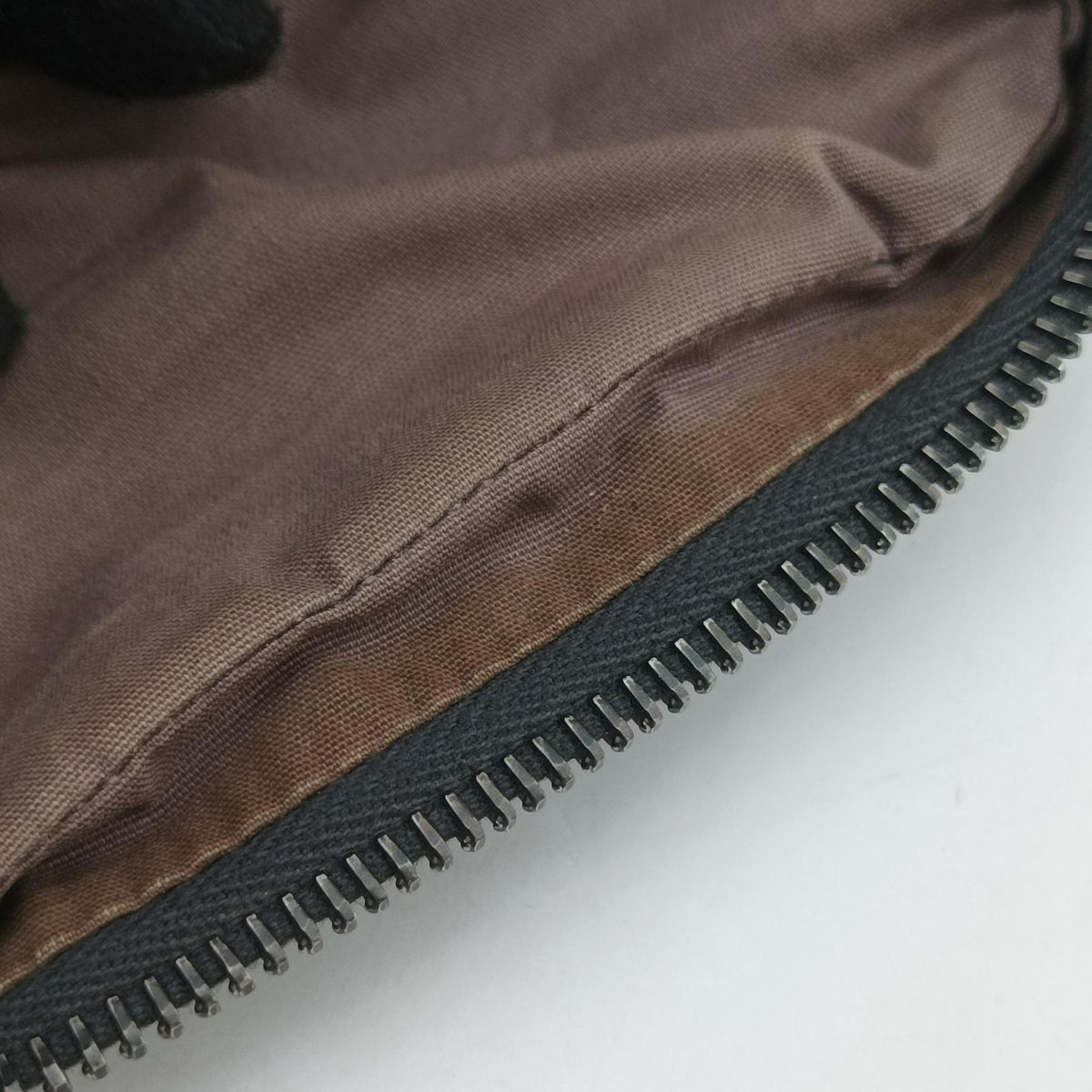 Intrecciato Black × Beige Lambskin B05041076Uイントレチャート ブラック × ベージュ ラムスキン B05041076U