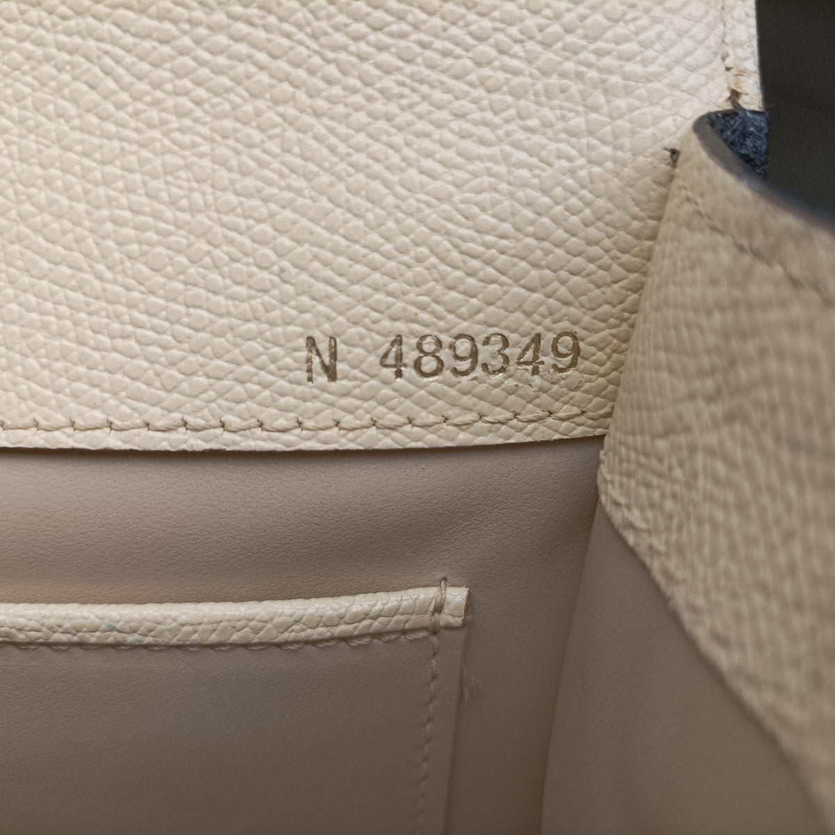 Iside White × Black Calfskin N 489349イジィデ ホワイト × ブラック カーフスキン N 489349