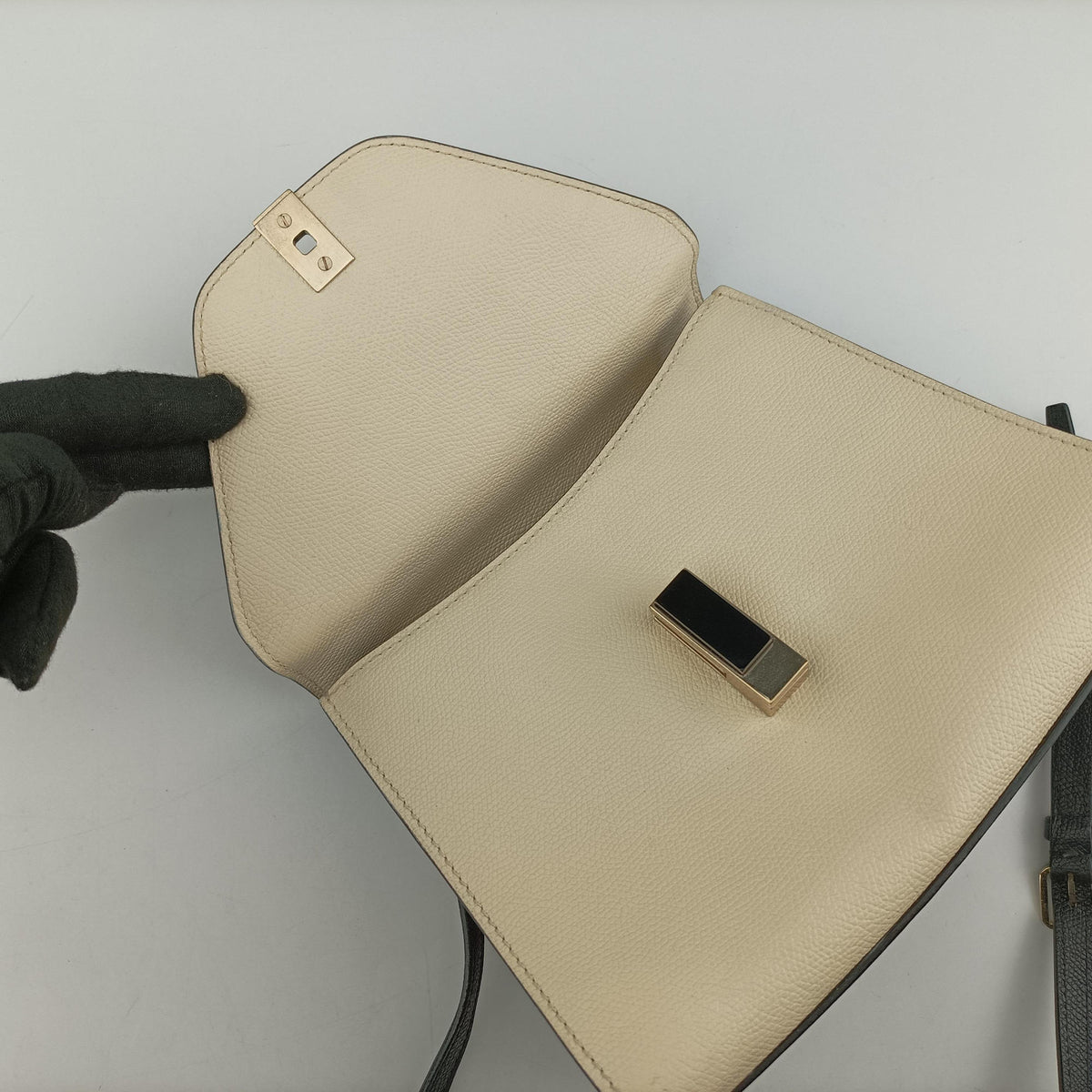 Iside White × Black Calfskin N 489349イジィデ ホワイト × ブラック カーフスキン N 489349