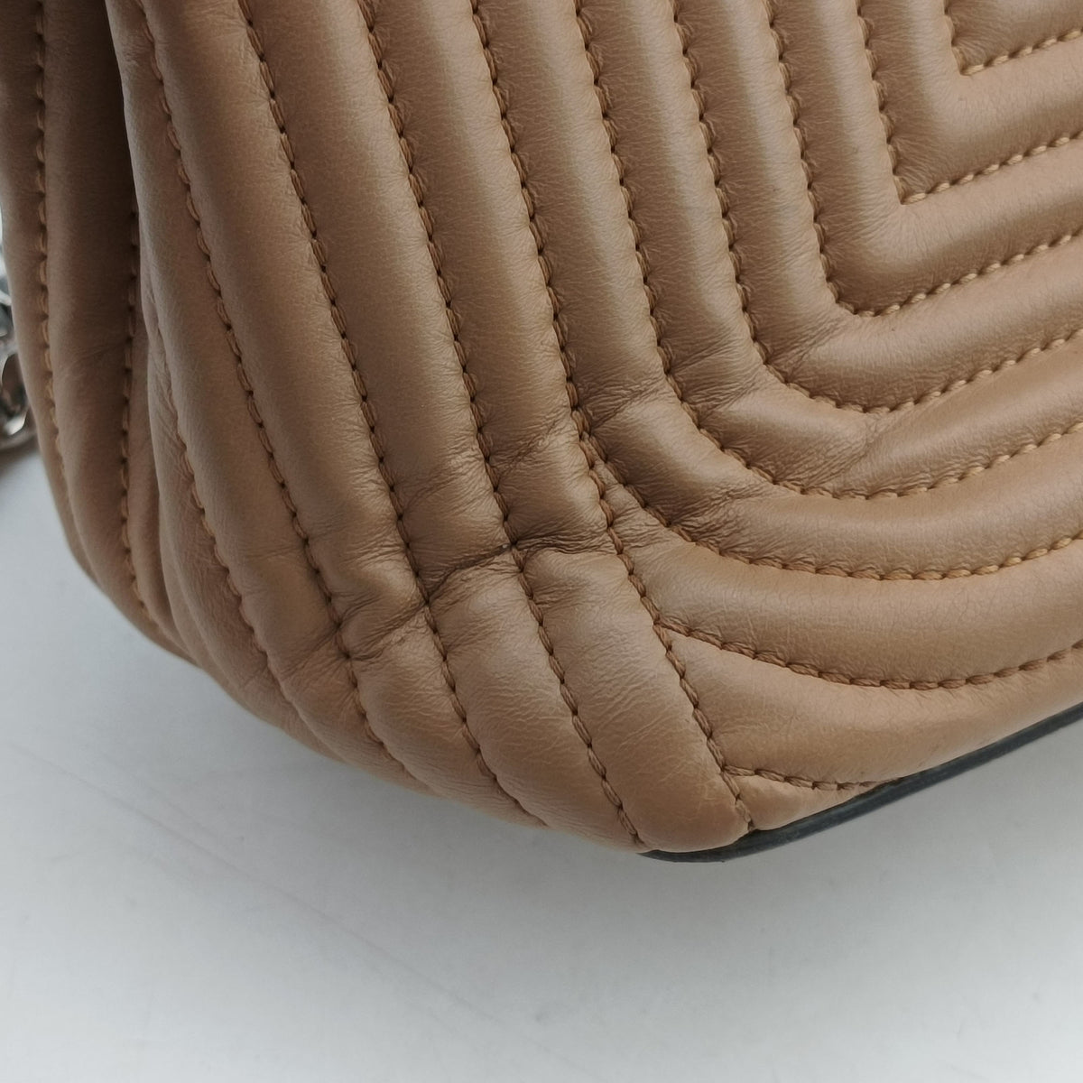 Dotcom Click Small Beige Leather 8BN299 8BN299.U9M.178.8007ドットコム クリック スモール ベージュ レザー 8BN299 8BN299.U9M.178.8007