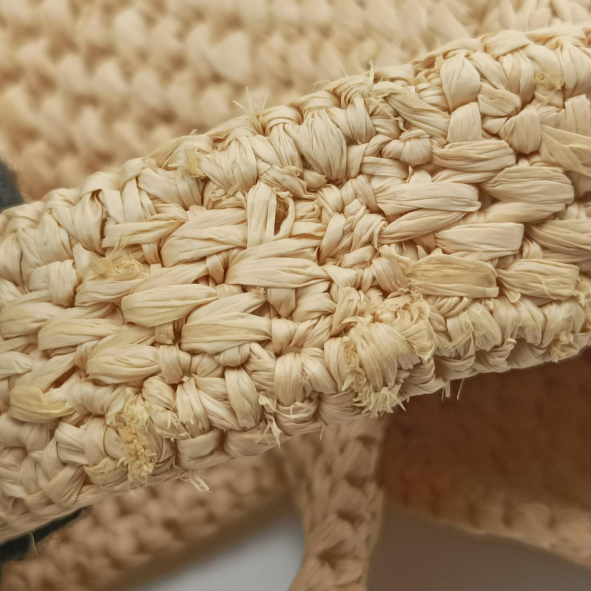 Font Tote Mini Beige Raffia A685V46X01 822416フォント トート ミニ ベージュ ラフィア A685V46X01 822416