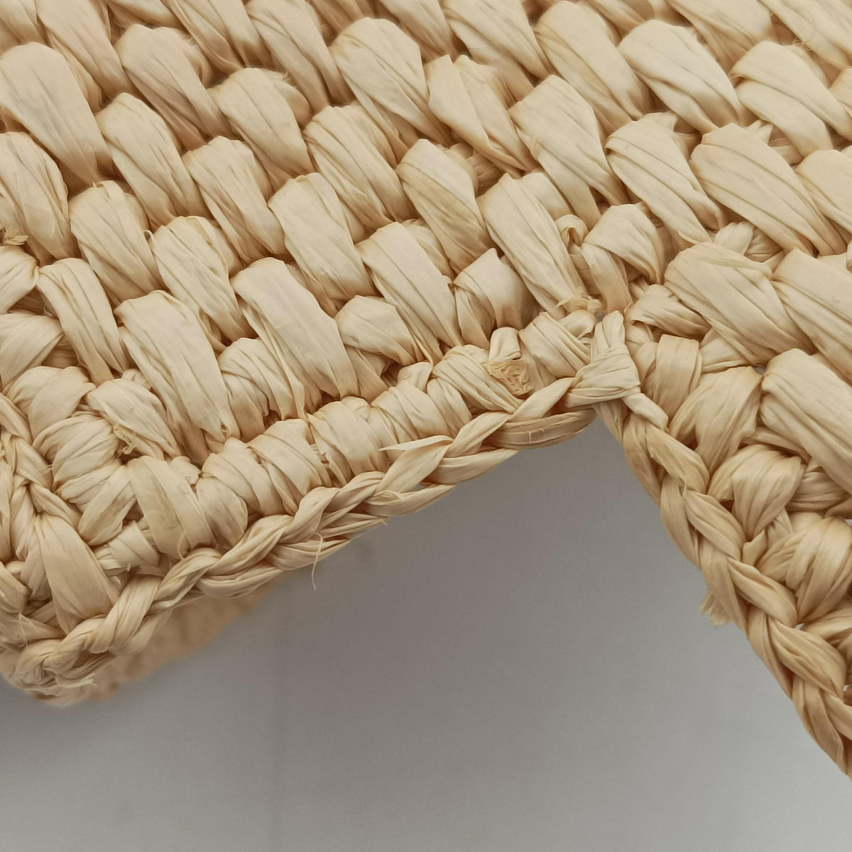 Font Tote Mini Beige Raffia A685V46X01 822416フォント トート ミニ ベージュ ラフィア A685V46X01 822416