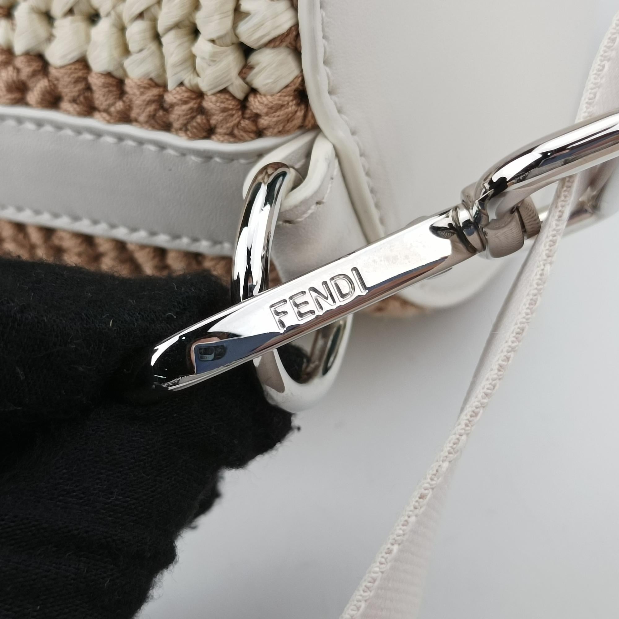 フェンディ Fendi ショルダーバッグ レディース ズッカ　ボトルホルダー　 カーキ×ホワイト ストロー×レザー 7AL026 APOT F1LY4