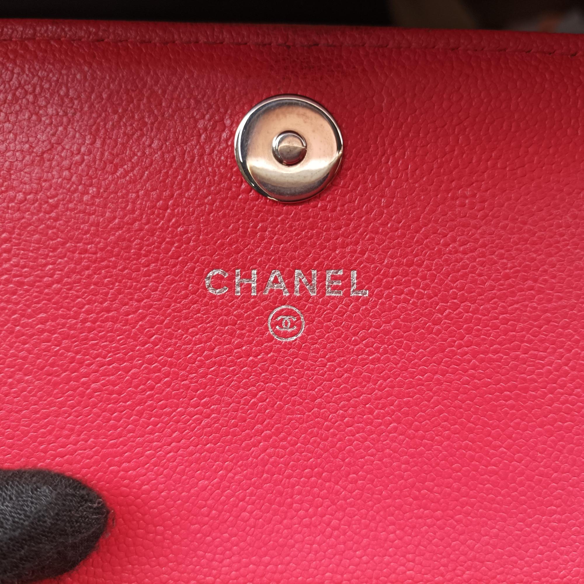 シャネルChanelスクエア マトラッセ レッド キャビアスキン