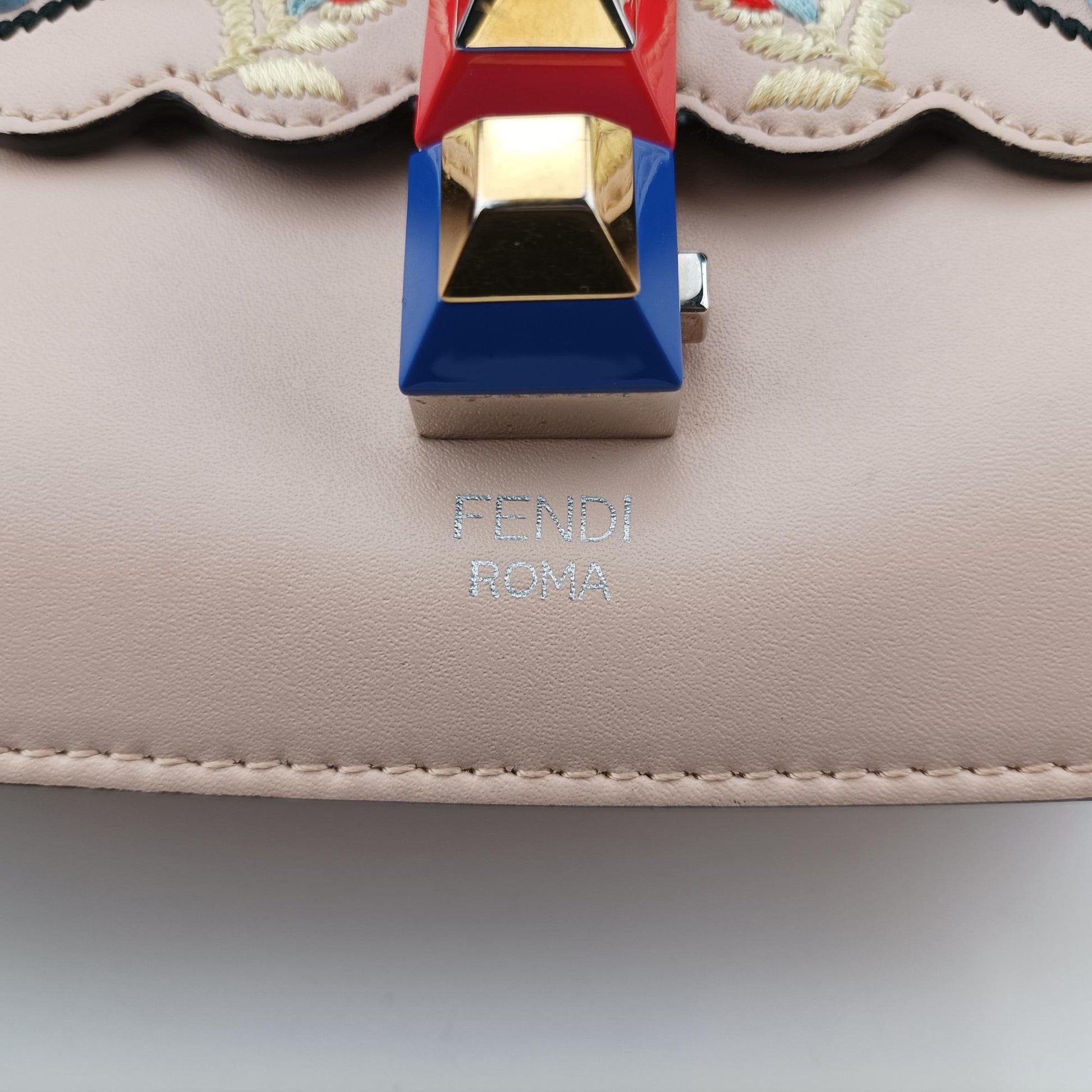 フェンディ Fendi ショルダーバッグ レディース スタッズ キャナイ ピンク レザー 8M0381-OYA 178-0397