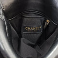 シャネル Chanel ボディバッグ/ウェストバッグ レディース エラフェ シェブロン エンベロープ フラップ ブラック レザー×ラムスキン A57474 26433462