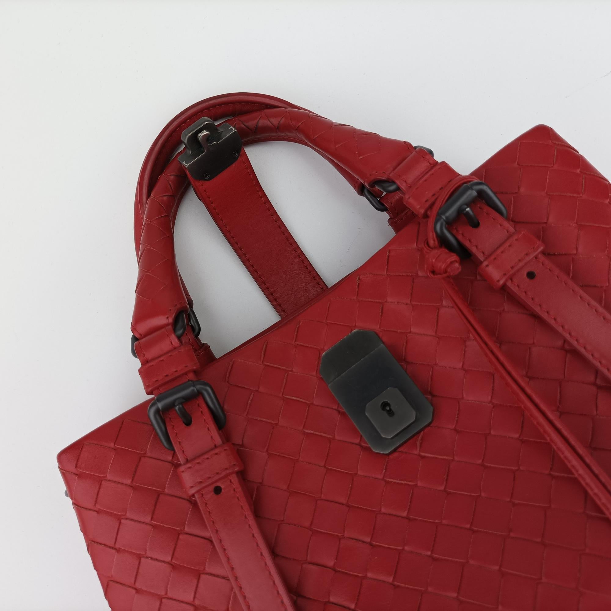 ボッテガヴェネタ Bottega Veneta ショルダーバッグ レディース レッド B06126371P